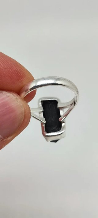 Anillo de Plata y Turmalina Negra.