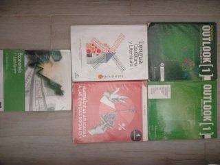Libros 1 bach. del I. Leopoldo Queipo C. Sociales