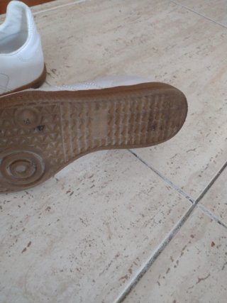 Zapatillas Adidas Blancas y Beige