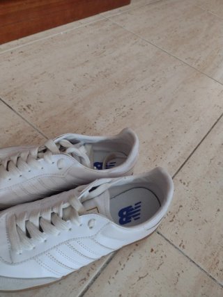 Zapatillas Adidas Blancas y Beige