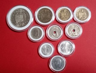 10 M. de pesetas antiguas distintos valores. MBC.