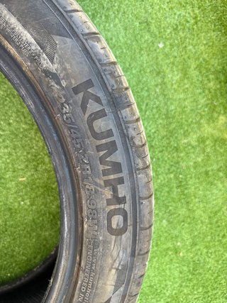 4 ruedas Kumho Ruedas Casi Nuevas 235 45R18 98W