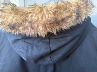 Abrigo Carhartt Negro con Capucha