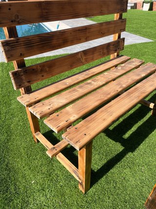 Banco de madera hecho a mano