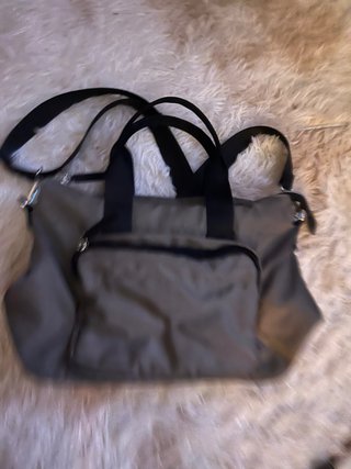 Bolso gris y negro