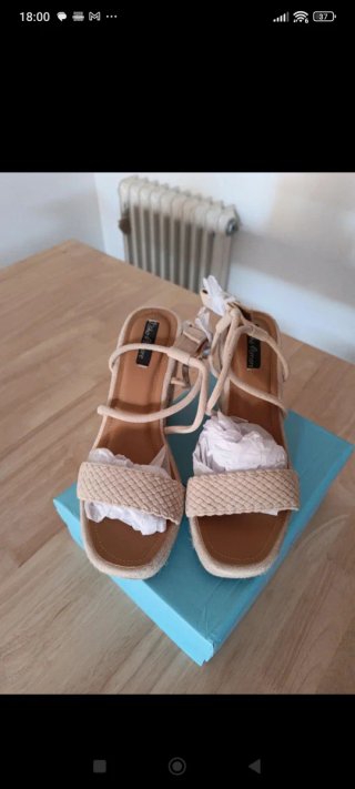 Sandalias Niko Amore Beige Tacón Plataforma