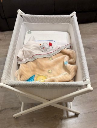 Minicuna con colchón Pekeitas