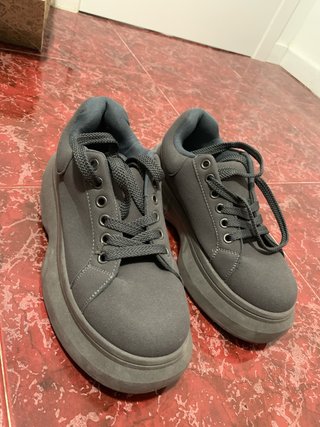 Zapatos de moda grises