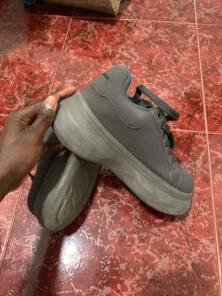 Zapatos de moda grises