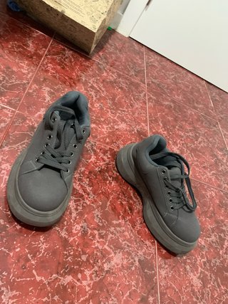Zapatos de moda grises