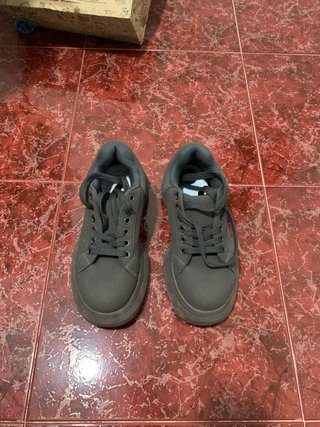 Zapatos de moda grises