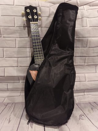 Ukelele Soprano artesanal morado con flor