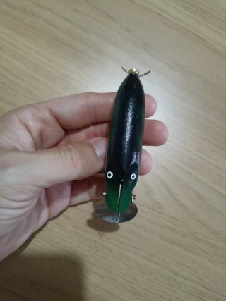 Señuelo antiguo de madera