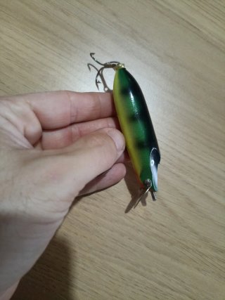 Señuelo antiguo de madera