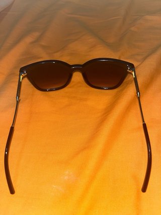 Gafas de Sol Negras y Marrones. Y el lado dorado.