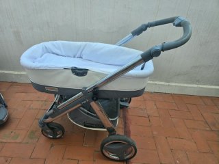 Carrito de bebé gris