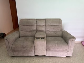 Sofá 2 plazas con posavasos