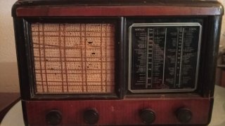 Radio Antigua Madera y Metal
