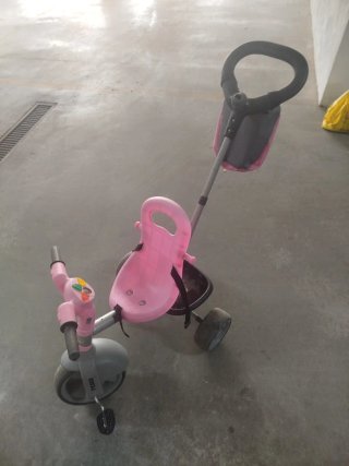 Triciclo infantil rosa y gris