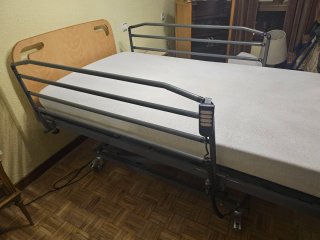 Cama Articulada Geriátrica, con carro elevador