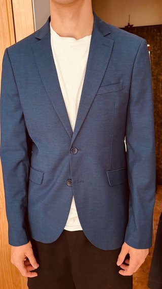 Traje azul para graduación