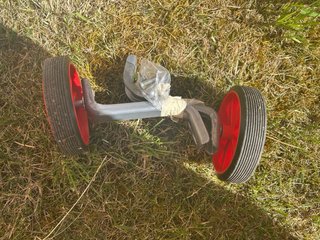 Bici infantil roja con ruedines