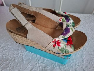Sandalias cuña  y piel trenzada Talla 36
