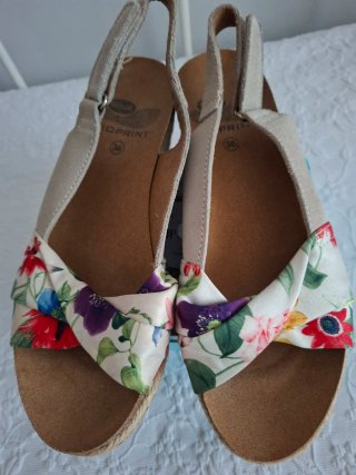 Sandalias cuña  y piel trenzada Talla 36
