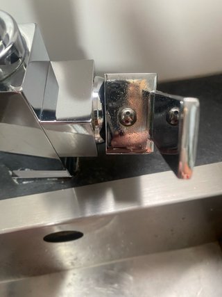 Grifo de cocina metálico plateado