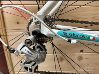 Bici da corsa Bianchi bianca e azzurra