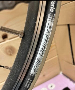Bici da corsa Bianchi bianca e azzurra