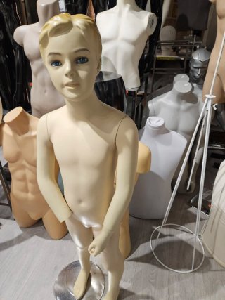 Maniquí infantil realista