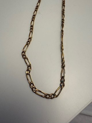 Collar de eslabones dorados