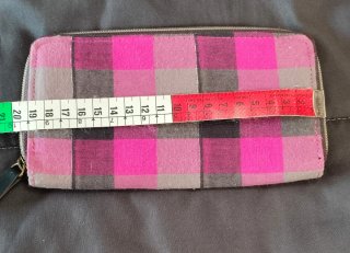Monedero a cuadros rosa y gris