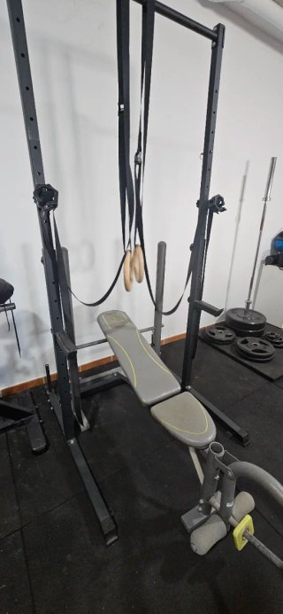 Material de Gimnasio: Bicicleta, Banco y Pesas