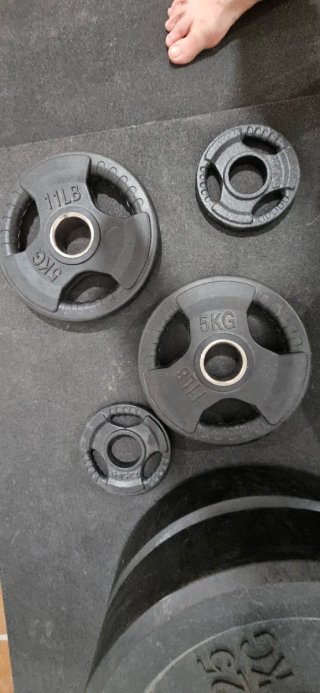 Material de Gimnasio: Bicicleta, Banco y Pesas