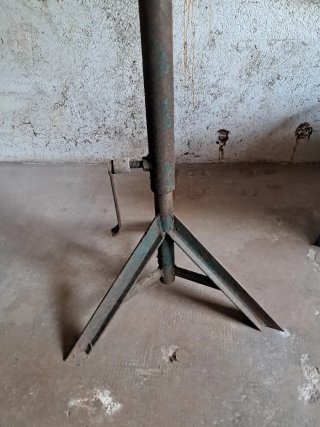 Caballete metálico tornero