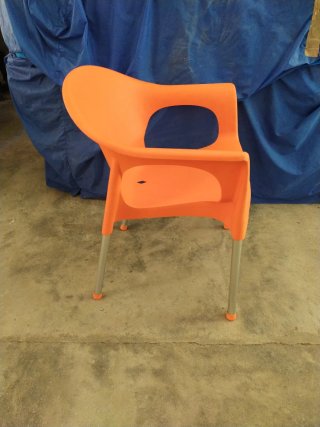 Silla naranja moderna para habitación