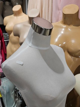 Busto maniquí mujer blanco