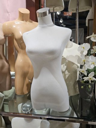 Busto maniquí mujer blanco