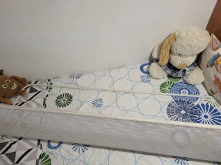 Barrera de cama para seguridad infantil