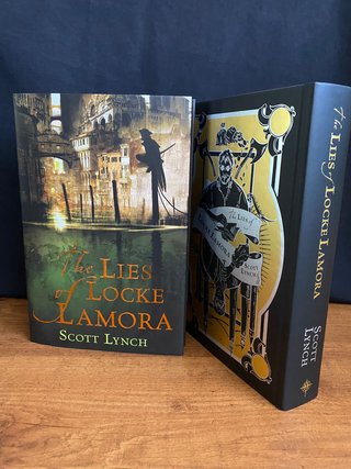 The Lies of Locke Lamora Firmado Broken Binding