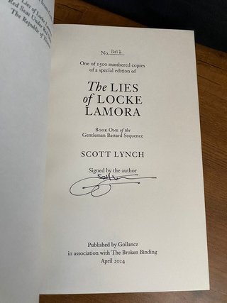 The Lies of Locke Lamora Firmado Broken Binding