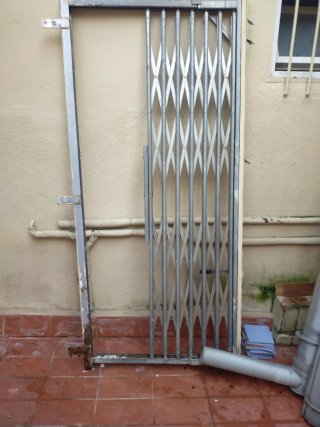 Reja ballesta metálica extensible