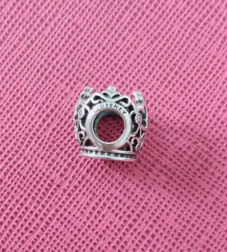 Charm Corona Pandora Plata