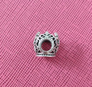 Charm Corona Pandora Plata