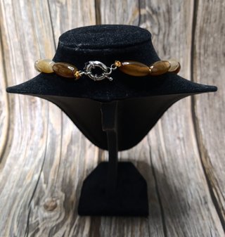 Collar de ágata marrón y dorada