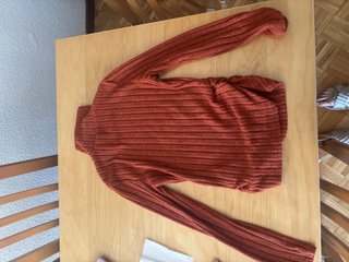 Jersey cuello alto rojo