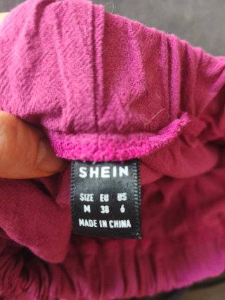 Shorts granate con cinturón
