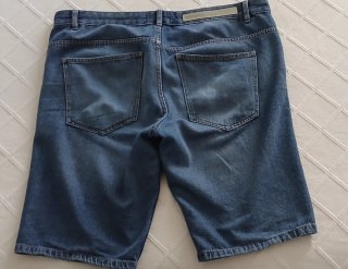 Pantalón corto vaquero DENIM.